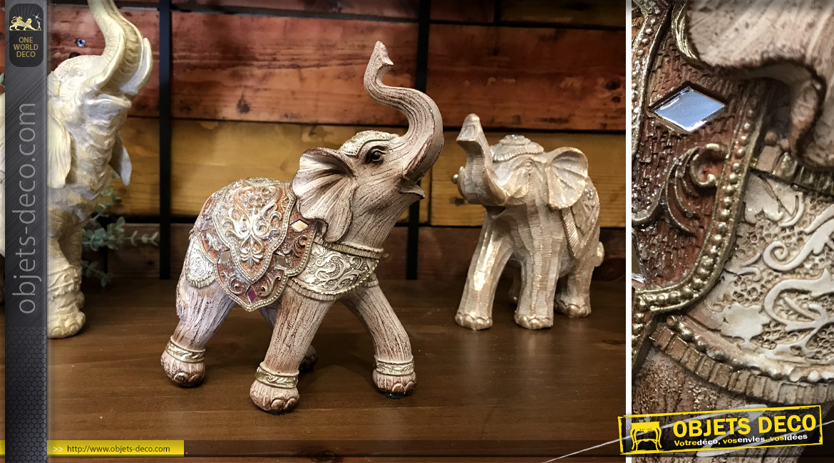 Statuette d'éléphant en résine effet bois sculpté, finition dorée et petits miroirs ronds, ambiance oriental chic, 17cm