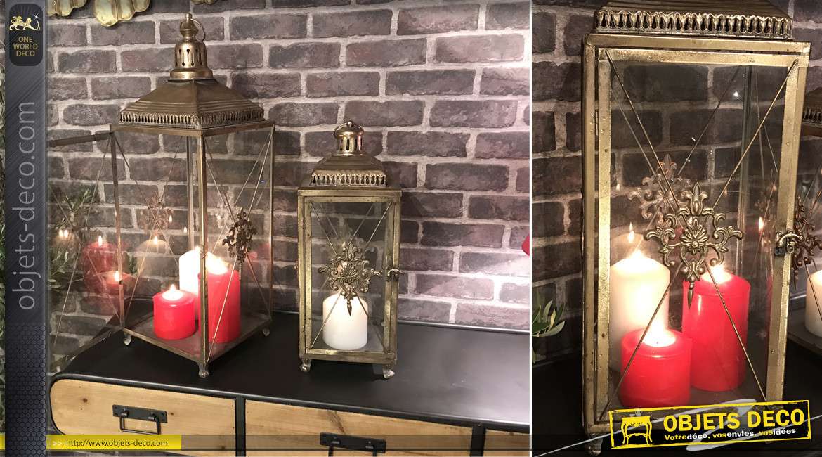 Série de deux lanternes en métal et verre, finition doré ancien, esprit croix des templiers, 67cm