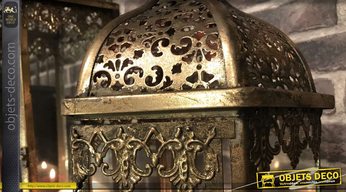 Série de deux lanternes hexagonales en métal, finition doré effet vieilli, esprit moucharabieh, 71cm