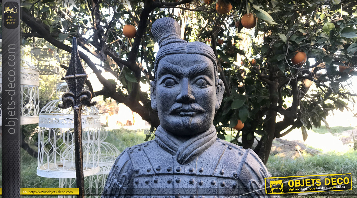 Grande statue de guerrier Chinois en fibre de verre, finition gris vieilli, 120cm