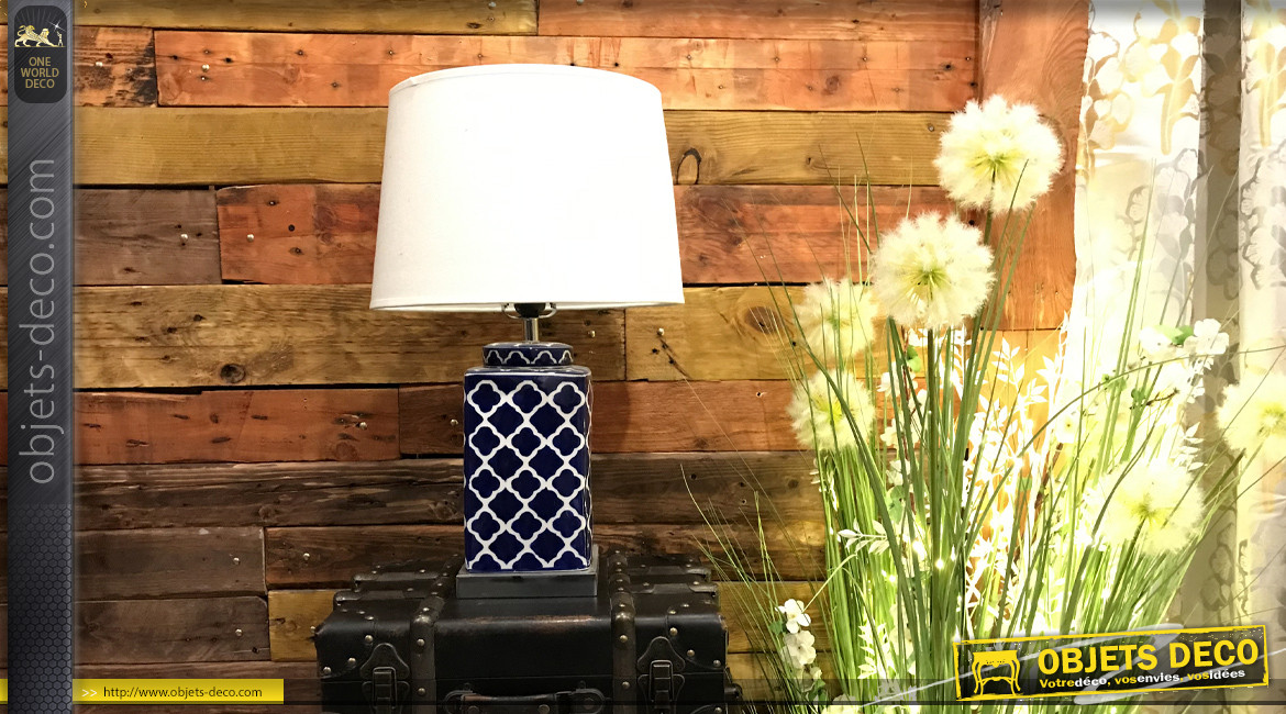 Lampe de table en porcelaine décorative, finition blanc et bleu roi esprit vintage coloré, 57cm