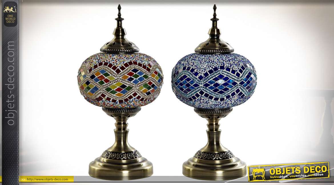 Série de deux lampes de chevet en verre coloré effet mosaïque oriental, 36.5cm