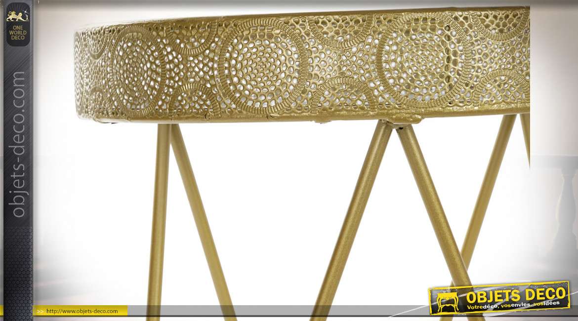 Série de deux tables d'appoint en métal doré, rebords style moucharabieh, 58cm