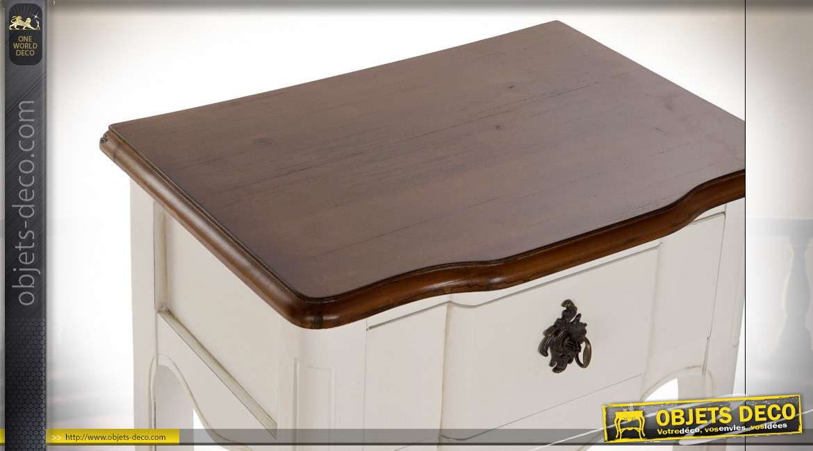 Table d'appoint blanche en bois style traditionnel, 67cm