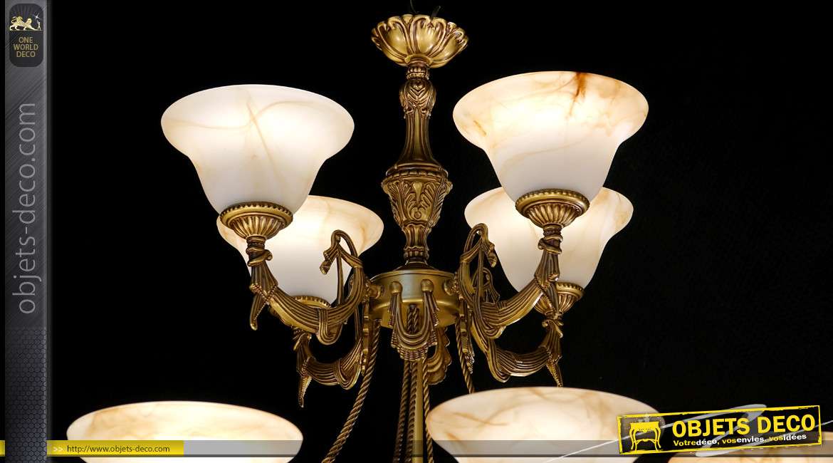 Grand lustre à 12 bras et 16 feux, en métal verre, style Rome Antique, finition vieux rose poudré reflets dorés, Ø95cm