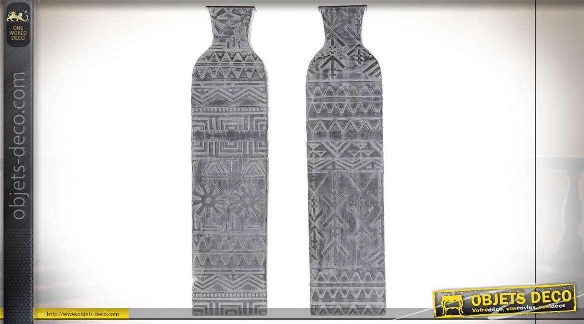 Série de deux vases en métal effet vieilli motifs boho en relief, 66cm
