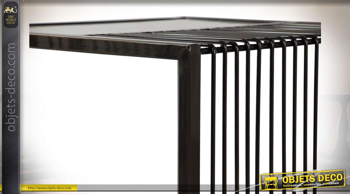 Série de deux tables d'appoint cubiques de style moderne en marbre et métal, 56cm