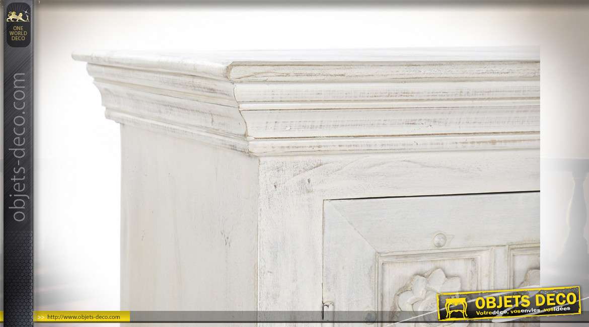Meuble TV style romantique en bois sculpté de fleurs patine blanche, 150cm