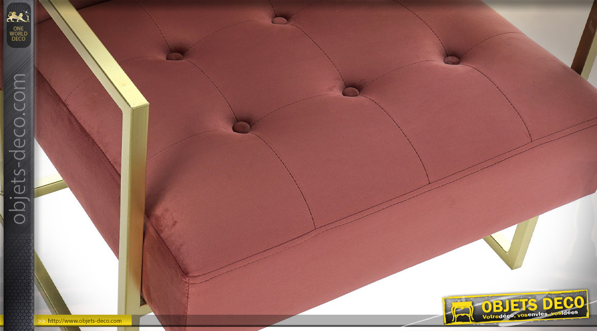 Fauteuil en polyester effet velours finition rose dragée, pieds et accoudoirs en métal doré ambiance moderne chic, 76cm