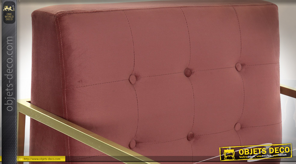Fauteuil en polyester effet velours finition rose dragée, pieds et accoudoirs en métal doré ambiance moderne chic, 76cm