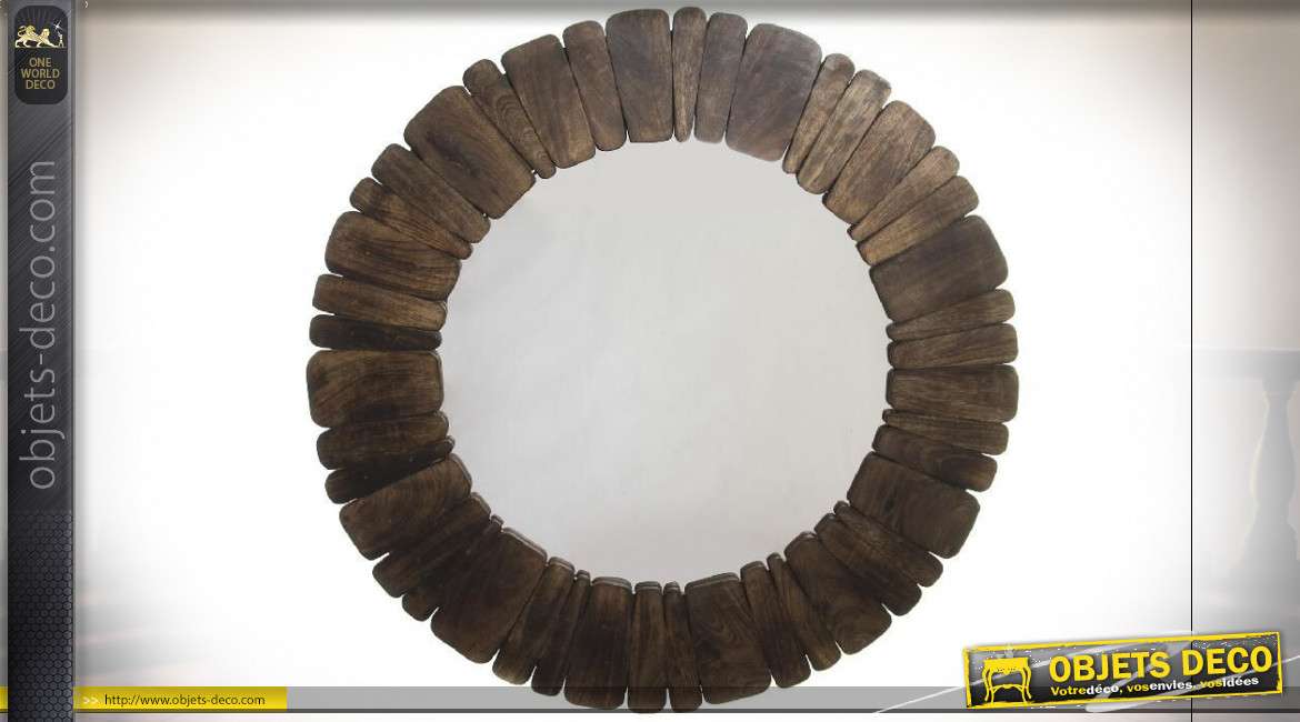 Miroir mural circulaire finition brou de noix style chalet, encadrement en forme de galets de bois, 90cm