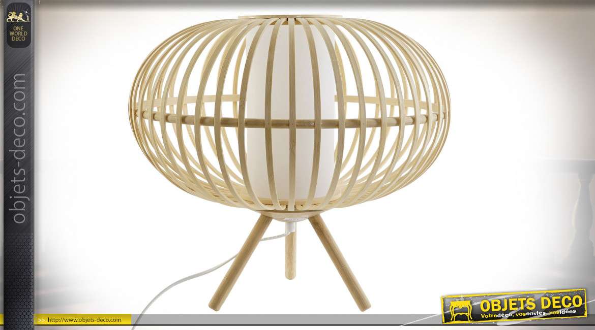 Lampe de table ronde sur trépied en lamelles de bambou finition naturelle style tropical, 40cm
