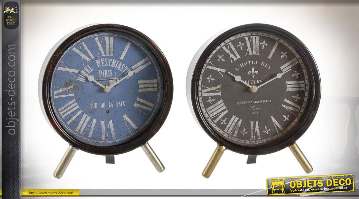 Série de deux horloges à poser style rétro en métal finition noire et dorée vieillie esprit vieux hotels Parisiens, 24cm