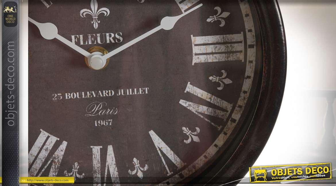 Série de deux horloges à poser style rétro en métal finition noire et dorée vieillie esprit vieux hotels Parisiens, 24cm