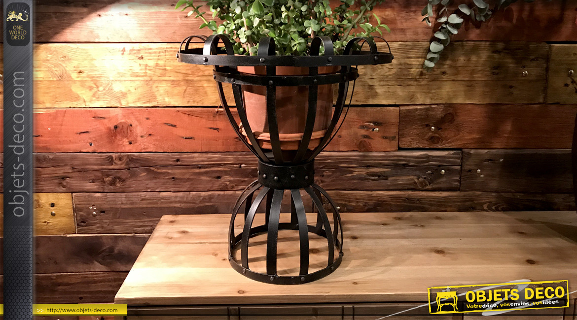 Support pour plante en métal esprit fer forgé finition noire écaillée, forme de vase inspiration Médicis, Ø35cm