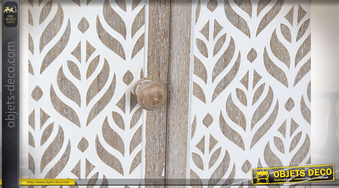 Buffet esprit exotique en bois finition naturelle, imprimé de feuillage tropical blanc sur façade de portes, 150cm