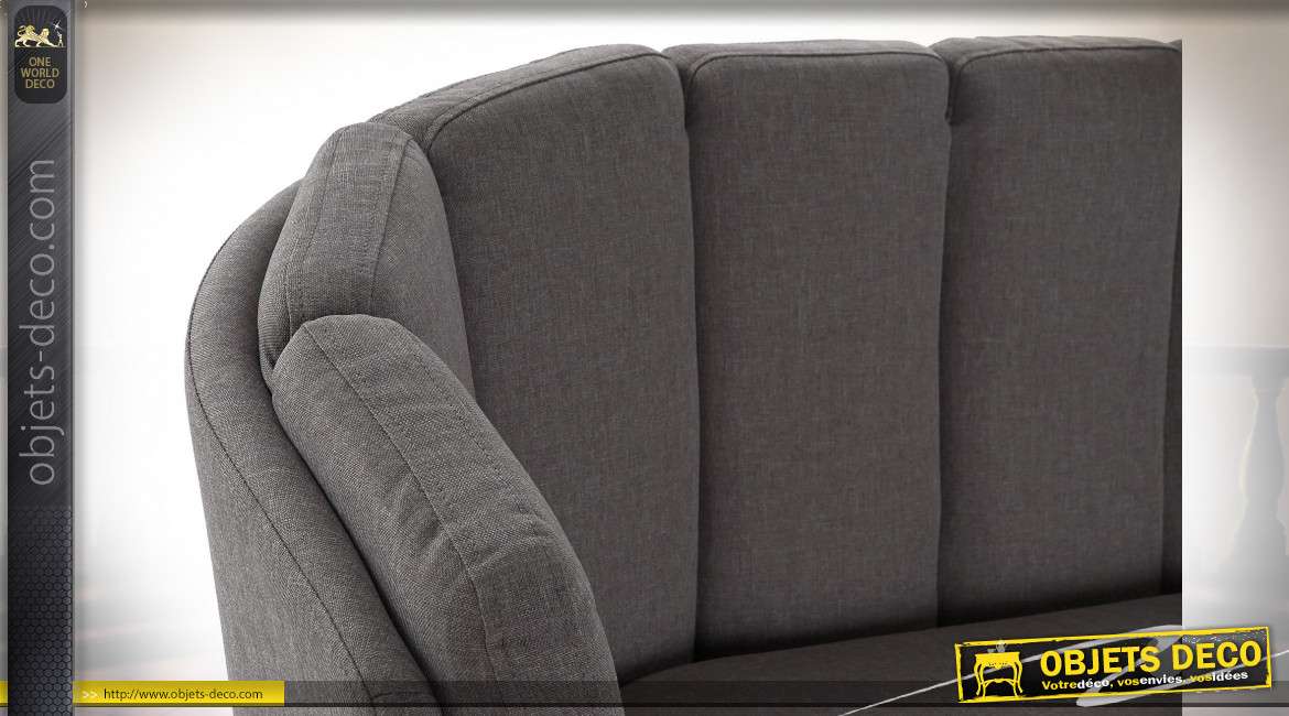 Canapé deux places finition polyester maillé gris, dossier en alignement de coussins de style moderne, 141cm