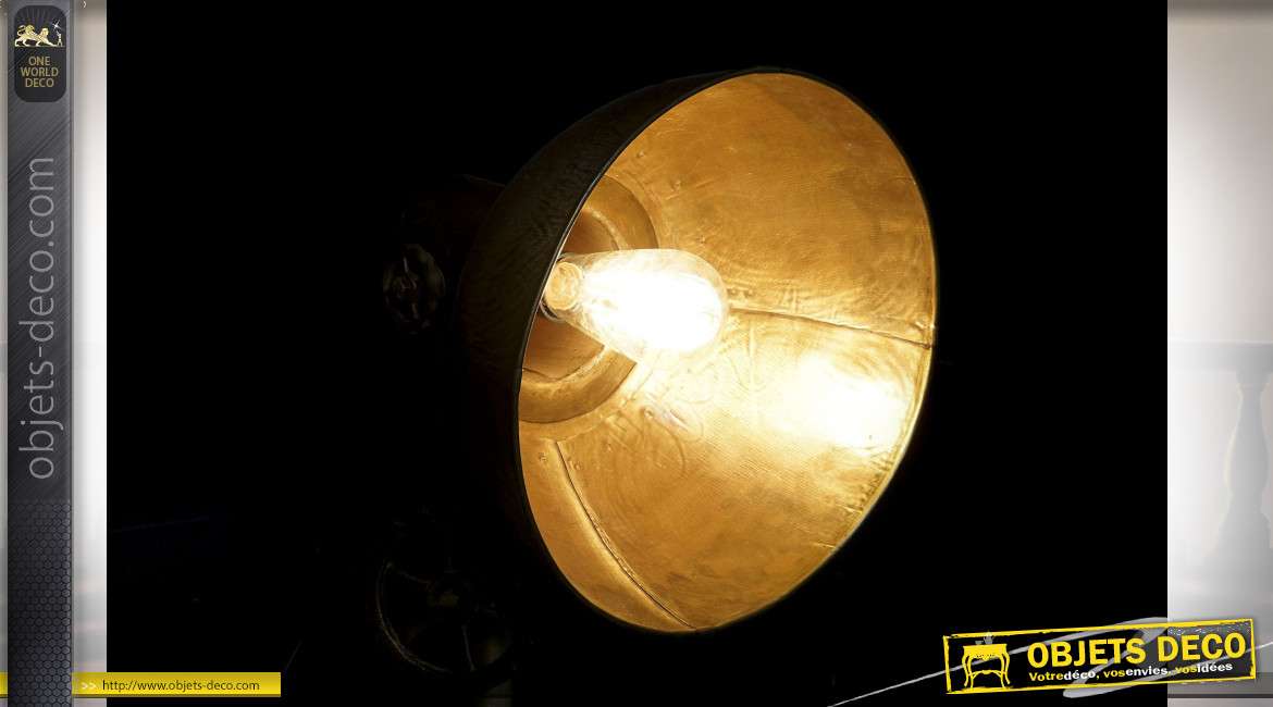Lampadaire esprit vieille lampe de photographe style industriel sur trépieds en métal finition laiton, 142cm