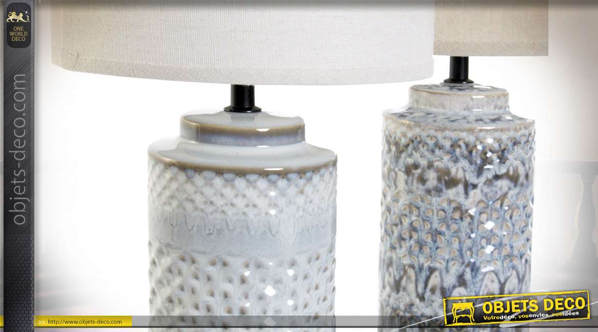 Série de deux lampes de chevet en porcelaine finition grise et blanche de style bord de mer, 40cm