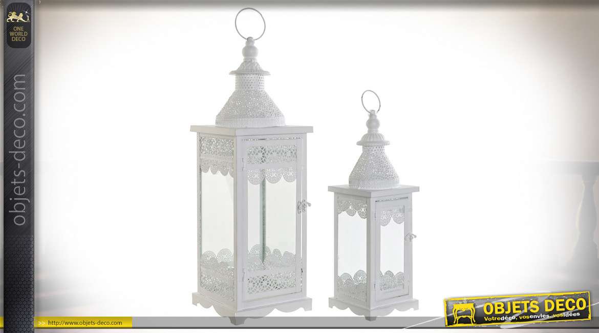 Série de deux lanternes décoratives de style romantique finition blanche, 56cm