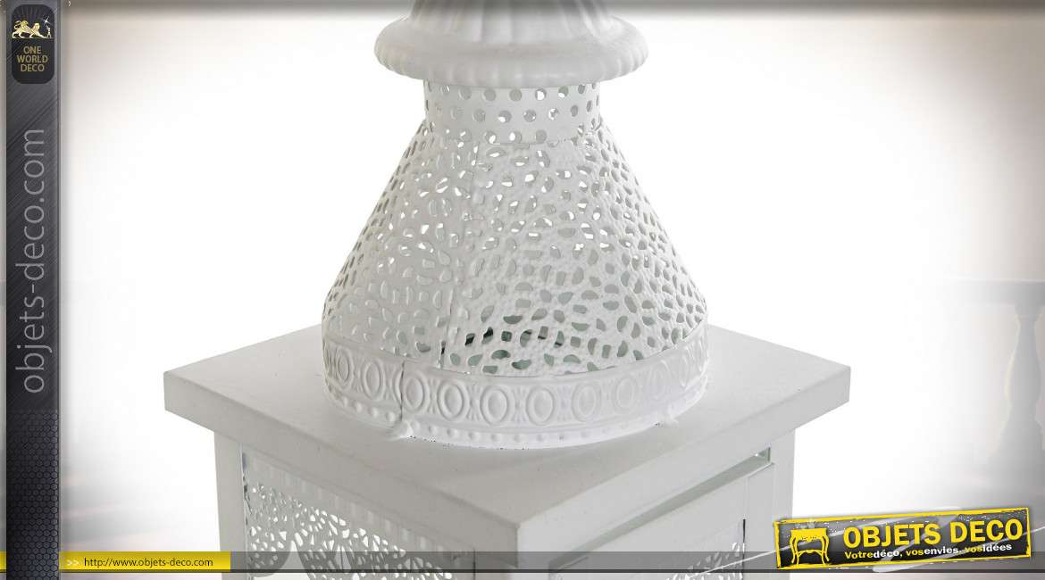 Série de deux lanternes décoratives de style romantique finition blanche, 56cm