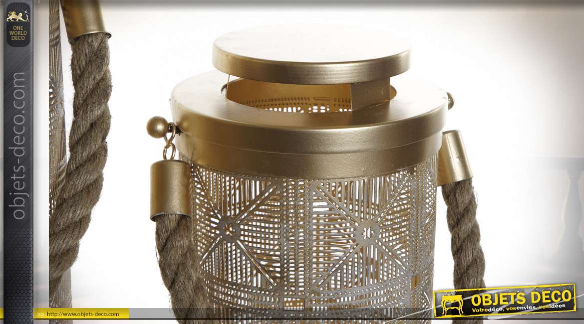 Série de trois lanternes de forme cylindrique en métal finition dorée style moderne chic, 66cm