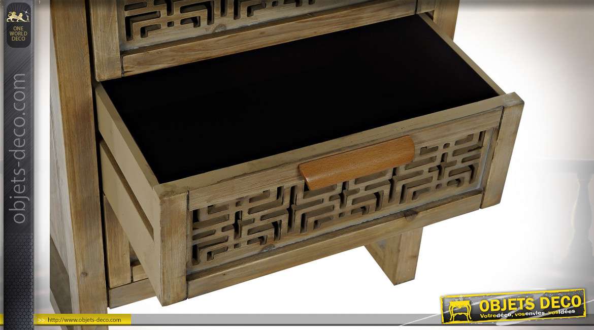 Table de chevet style ethnique, façades de tiroirs en bois sculpté de motifs géométriques finition brun foncé, 66cm