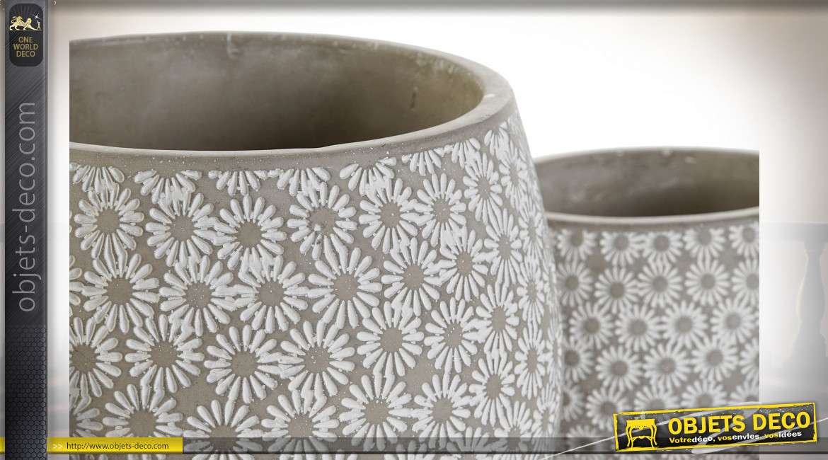 Cache pot en ciment avec motifs floraux, finition gris pierre et blanc effet ancien, ambiance champêtre, Ø20cm
