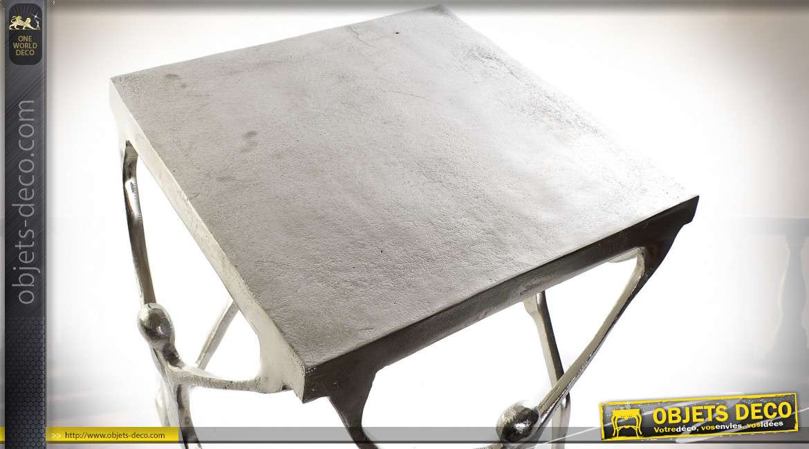 Table auxiliaire en aluminium finition argentée de style moderne design, 46cm