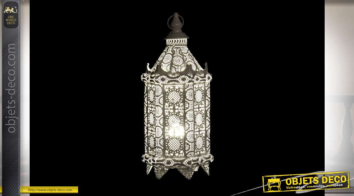 Lanterne électrifiée en métal perforé esprit moucharabieh, finition blanche de style romantique, 50cm