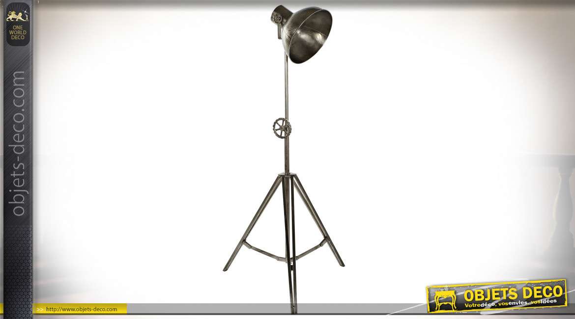 Lampadaire esprit vieille lampe de photographe sur trépied en métal argenté style rétro industriel, 182cm