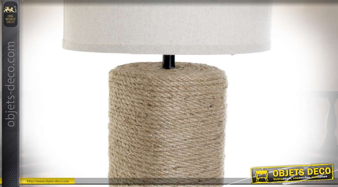 Lampe de table style campagne chic, pied en dolomite encerclé de corde finition blanche et naturelle, 52cm