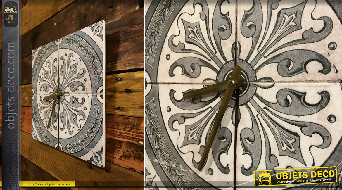 Horloge décorative en bois de forme carrée avec fond motif carreaux de ciment gris, ambiance vintage 30x30cm
