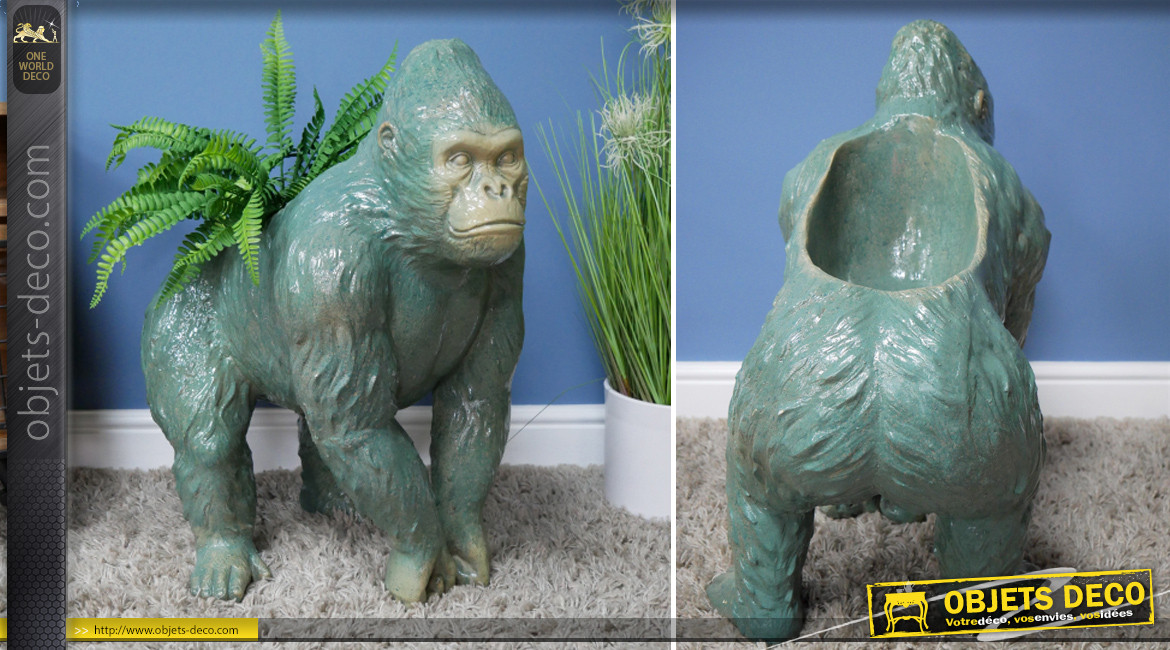 Grosse jardinière en résine en forme de gorille, finition vert amande effet vieilli, 62cm de hauteur finale