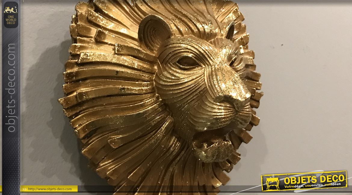 Crochet mural en résine et métal avec tête de lion stylisée esprit ancien heuretoir de porte, finition dorée, 24cm