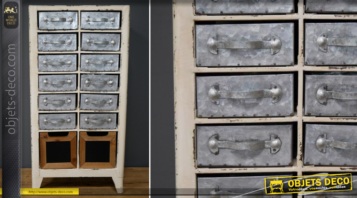 Petit meuble auxiliaire en bois et métal à 14 tiroirs, finitions usées ambiance vintage, façades zinc et tableau noir, 64cm