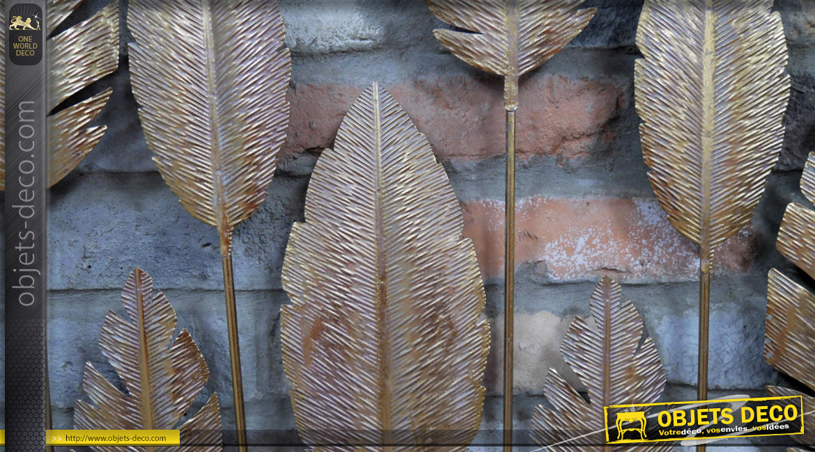 Grande déco murale ronde en métal, feuilles encerclées en finition doré brillant, cadre très ajouré, Ø81cm