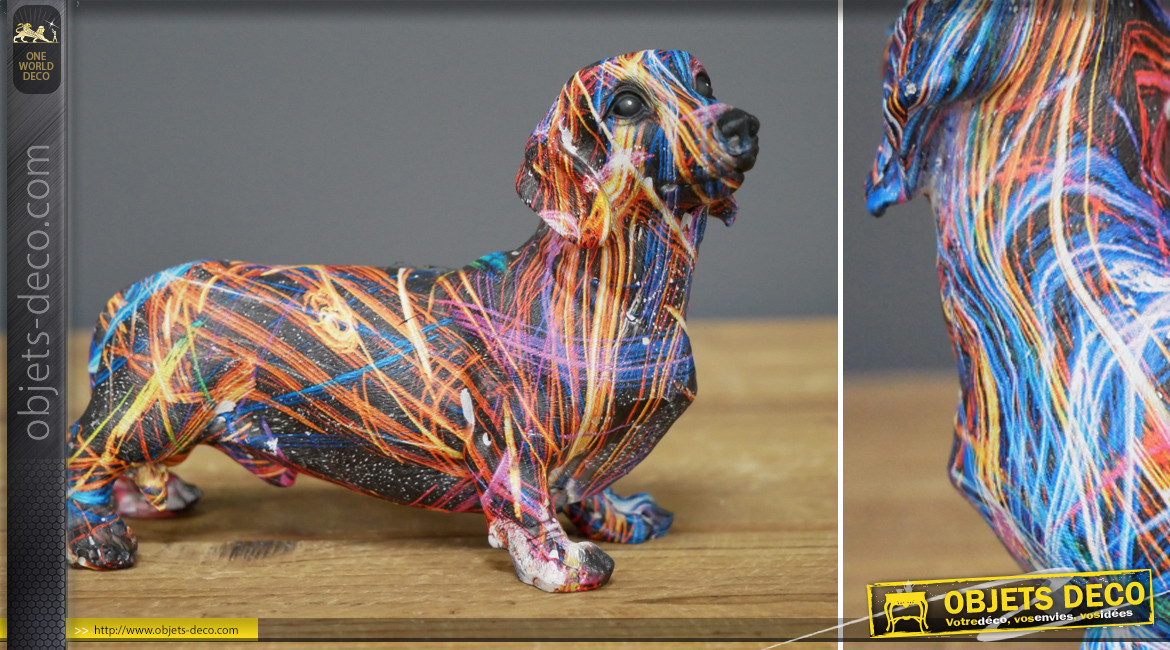 Mini chien saucisse en résine aux finitions brillantes, design coloré pour ambiance contemporaine, 13cm