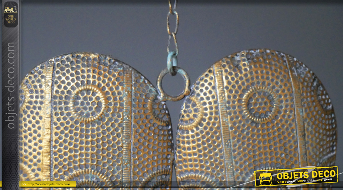 Paire d'ailes en métal à suspendre, finition doré effet ancien, chaine de 63cm de long