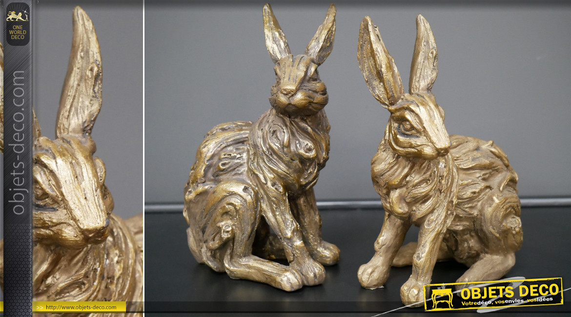 Série de deux statuettes en résine représentant deux lapins sauvages, finition dorées effet vieille patine, 19cm
