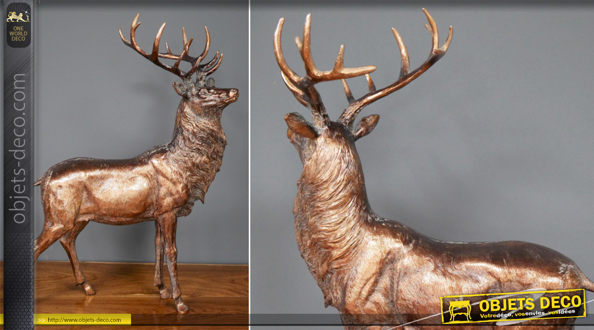 Représentation d'un grand cerf en résine, finition bronze cuivrée effet vieilli, ambiance roi de la forêt, 55cm