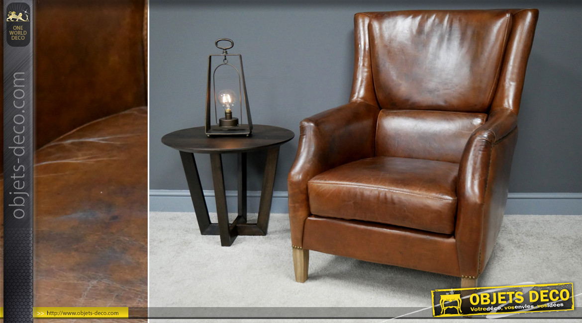 Grand fauteuil en cuir véritable, modèle dit liseuse, finition brun cognac effet ancien, pieds en chêne massif, 99cm