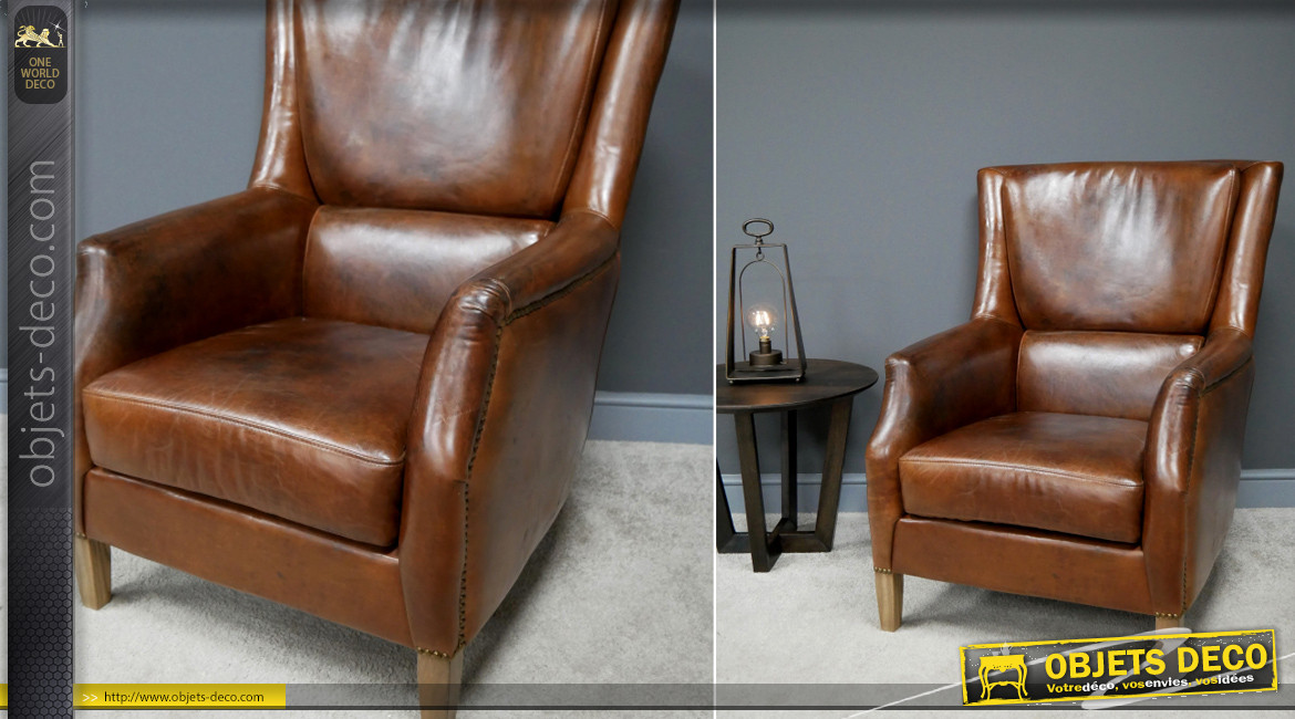 Grand fauteuil en cuir véritable, modèle dit liseuse, finition brun cognac effet ancien, pieds en chêne massif, 99cm