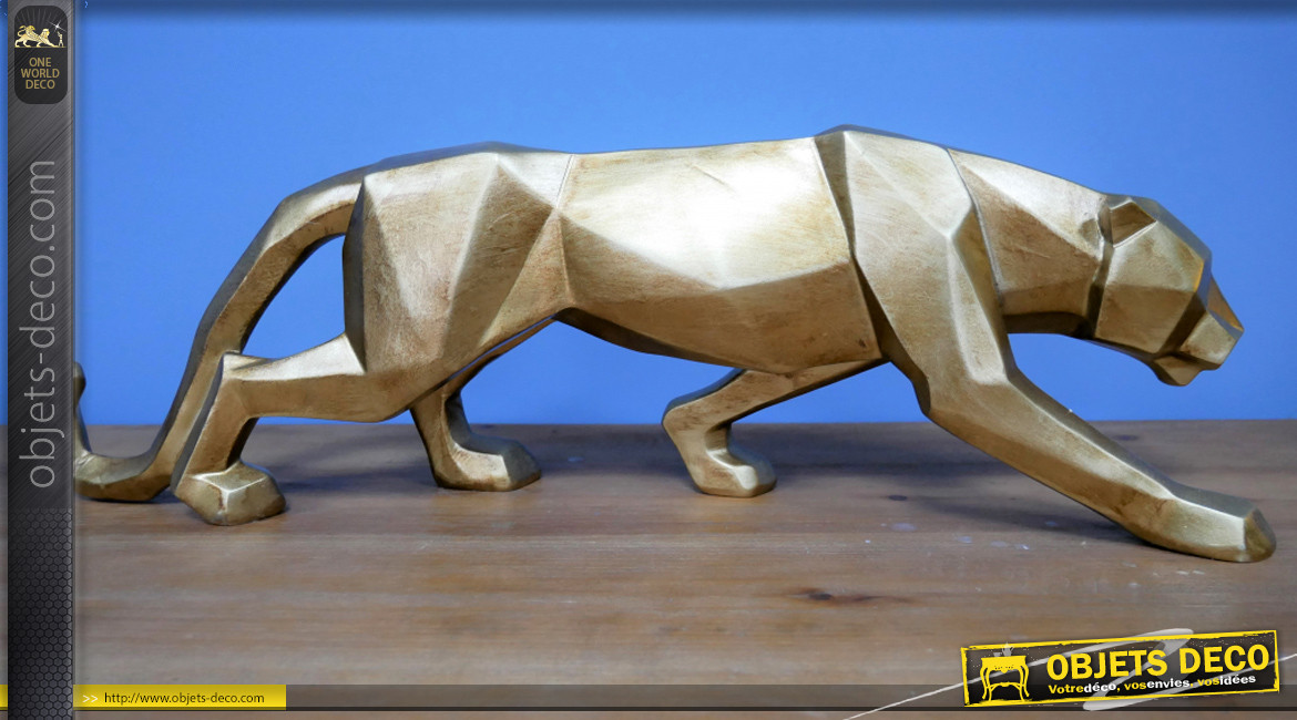 Représentation d'un léopard en résine finition vieux doré effet brossé, ambiance géométrique moderne, 46cm