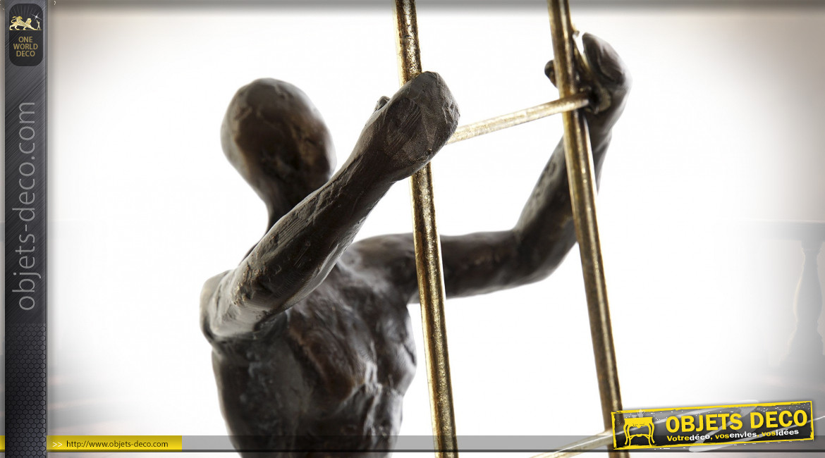 Statuette de deux acrobates en résine finition noire et dorée, 70cm