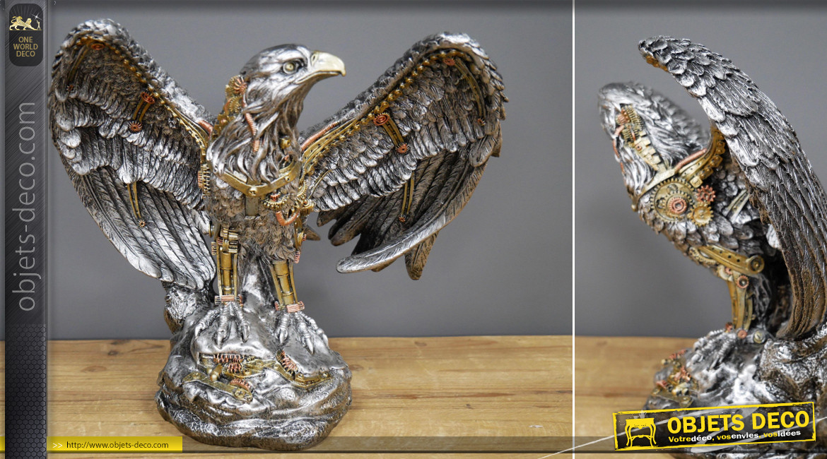 Représentation d'un aigle version Steampunk, en résine effet métallique finition argentée et détails finition laiton, 27cm