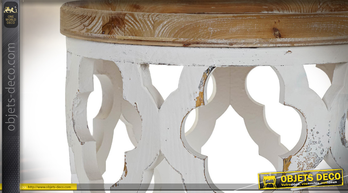 Bout de canapé rond en bois style oriental patine blanche vieillie 56 cm