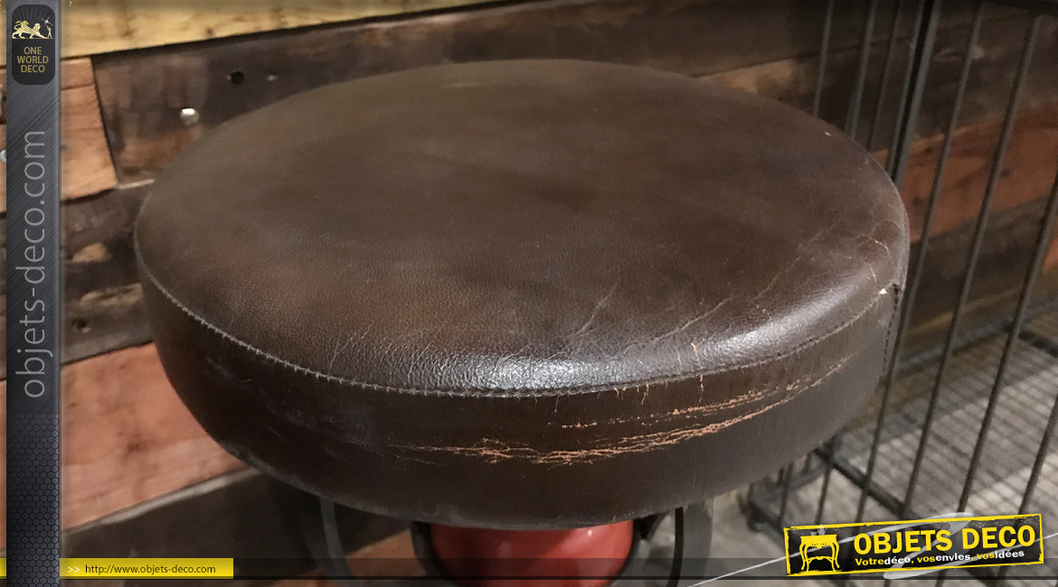 Tabouret de style industriel récup avec pied en extincteur, assise rembourée effet vieux cuir, soudures apparentes, 51cm