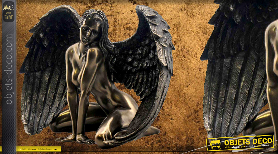 Ailée et séductrice, représentation d'un ange féminin en résine, finition bronze effet ancien à reflets, collection Nudités, 17cm