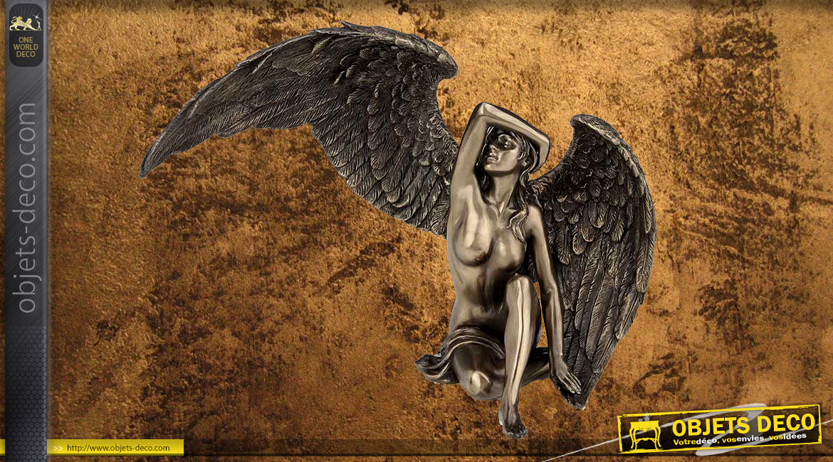 Dénudée et féerique, représentation d'un ange féminin tombé du ciel, en résine finition bronze reflets dorés, collection Nudités, 24,5cm